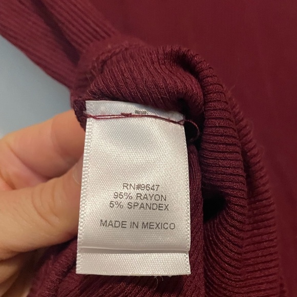 Eddie Bauer maroon turtleneck small - Picture 4 of 4